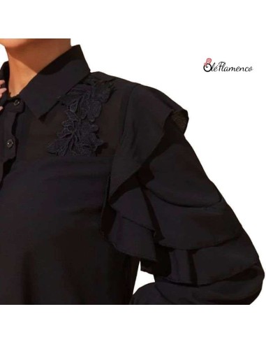 Blusa Negra con Volantes y Pasamanería