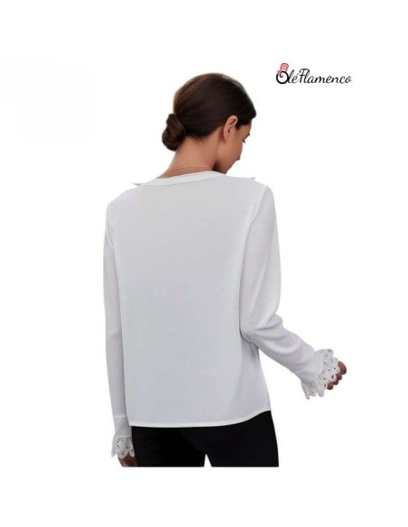 Blusa mujer con tira bordada en chorrera y puños