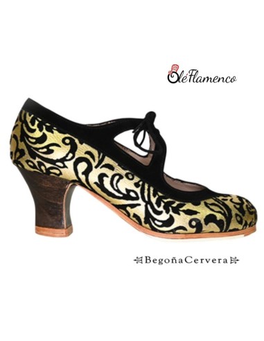 Zapato profesional de baile flamenco Begoña Cervera modelo Candor en fantasía negro y dorado.
