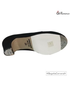 Zapato semiprofesional de baile flamenco Begoña Cervera en piel negra con cierre de cordones. 2