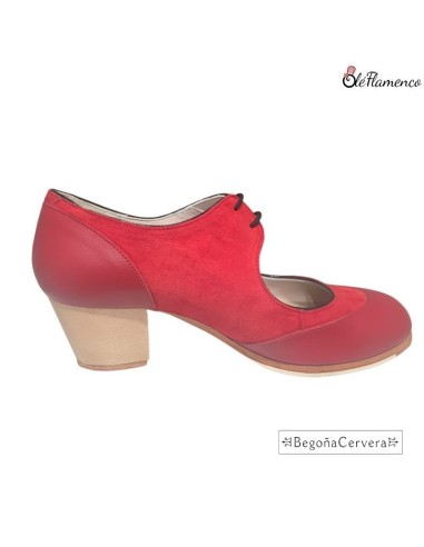 Zapato profesional de baile flamenco Begoña Cervera en piel y ante rojo con tacón cubano de madera.