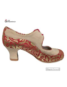 Zapato profesional de baile flamenco Begoña Cervera en ante beige y piel metalizada oro con flores rojas.