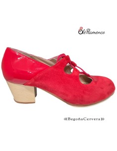 Zapato profesional de baile flamenco Begoña Cervera en ante y charol rojo con tacón cubano de madera.