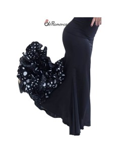 Falda de baile flamenco con detalle de volantes en pirámide en la parte trasera.