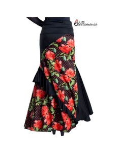 Falda de baile flamenco ajustada con volante en diagonal y estampado de flores rojas.