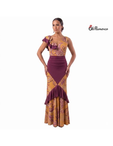 Conjunto de baile flamenco con cuerpo asimétrico y falda de godets en color mostaza y burdeos.
