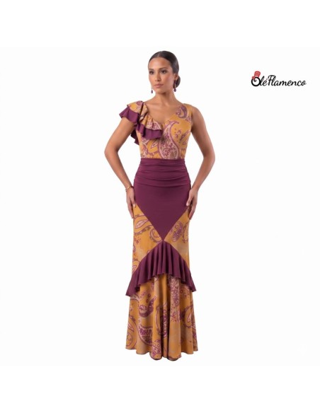 Conjunto de baile flamenco con cuerpo asimétrico y falda de godets en color mostaza y burdeos.