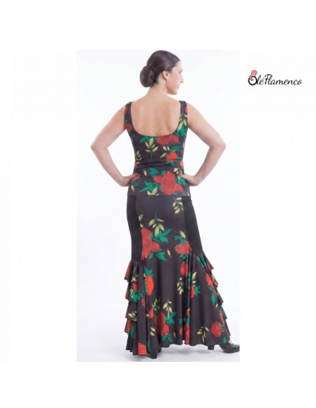 Vista trasera de la falda flamenca con volantes horizontales y camiseta entallada.